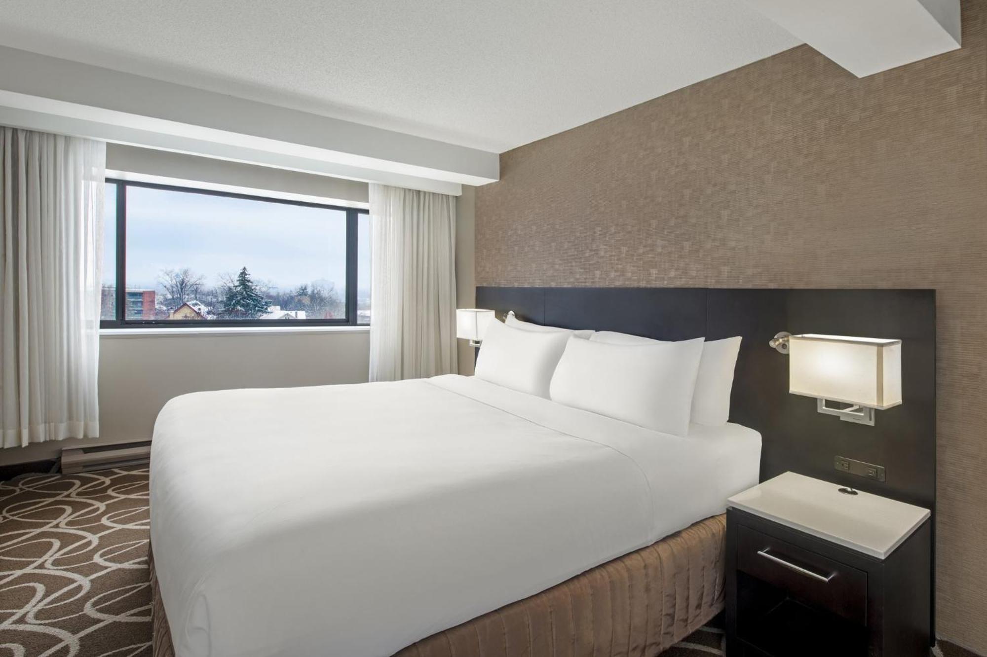 Crowne Plaza Kitchener-Waterloo, An Ihg Hotel Екстер'єр фото